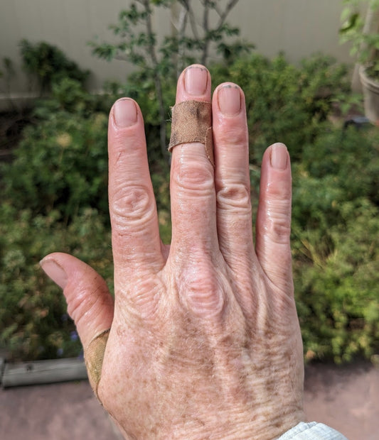 Is it good to garden without gloves?